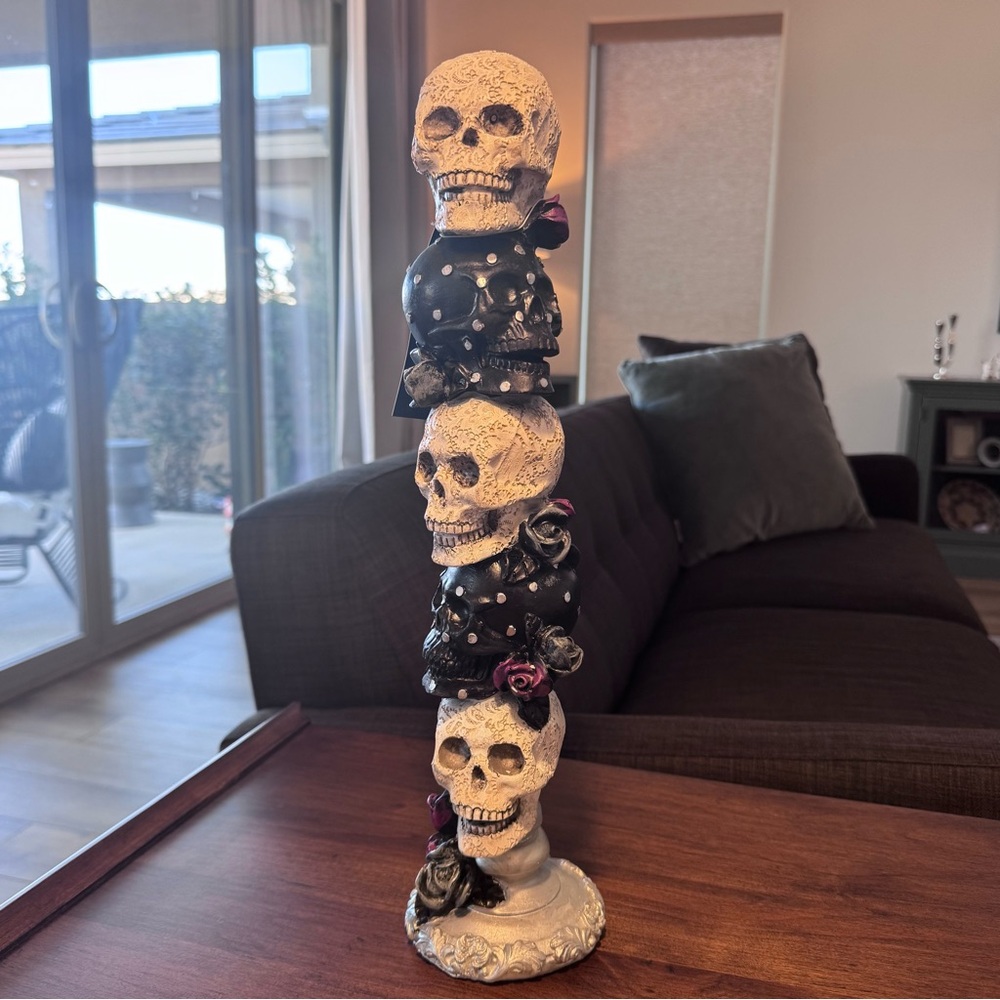 Rachel Zoe Skull Totem - Black and Cream